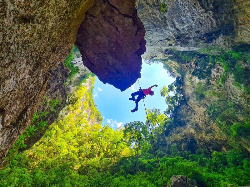 cueva son doong