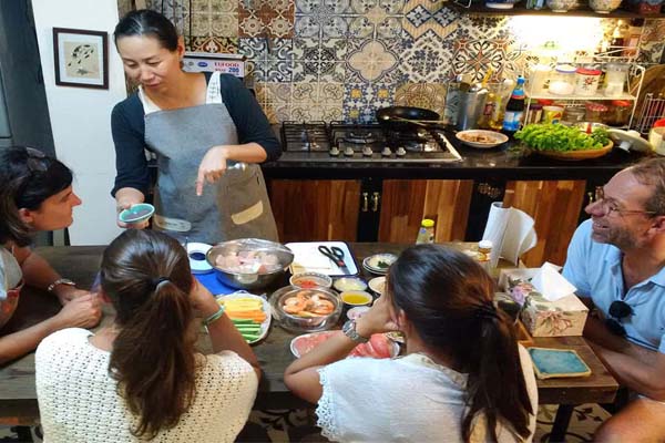 Participants can keep notes and recipes to reproduce the dishes at home later