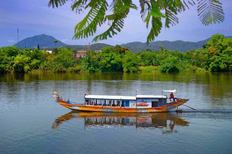 A dragon boat ride on the Perfume River