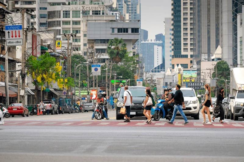 cross the road in thailand