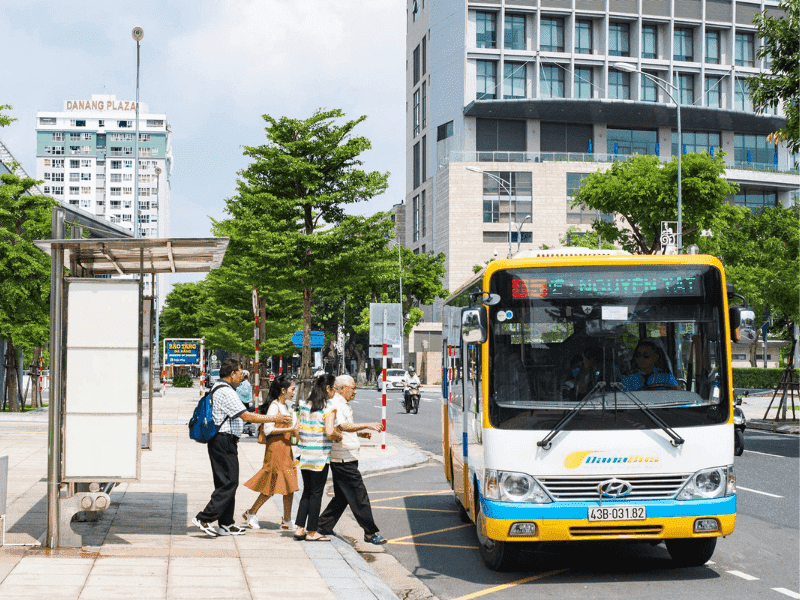 It is possible to take the bus to go to Cua Dai beach