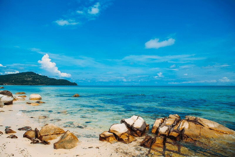 Cua Dai Beach was ranked among the 25 most beautiful beaches in Asia by TripAdvisor readers