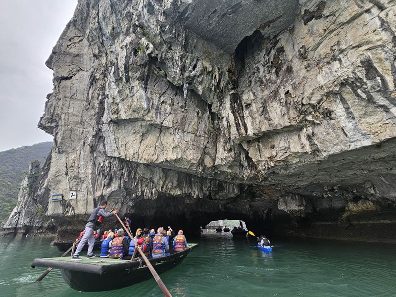 cueva en bahia de halong