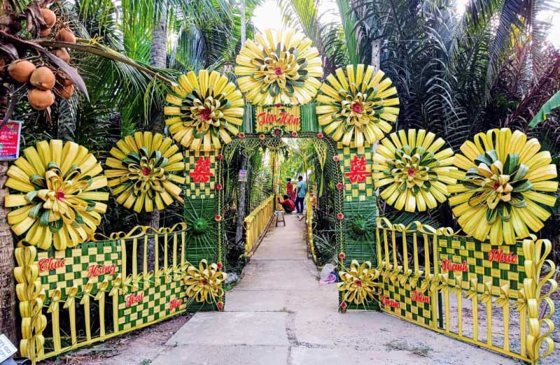 Puerta de boda de hojas de coco en Ben Tre