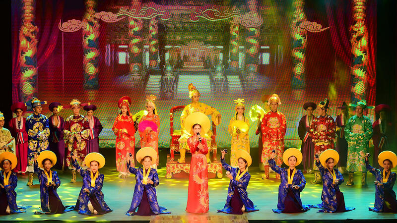 Ao Dai Show