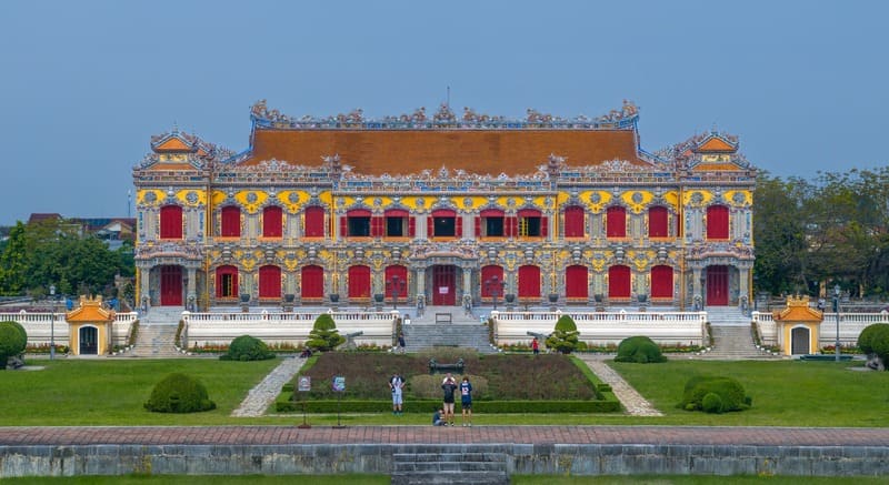 palacio kien trung en hue