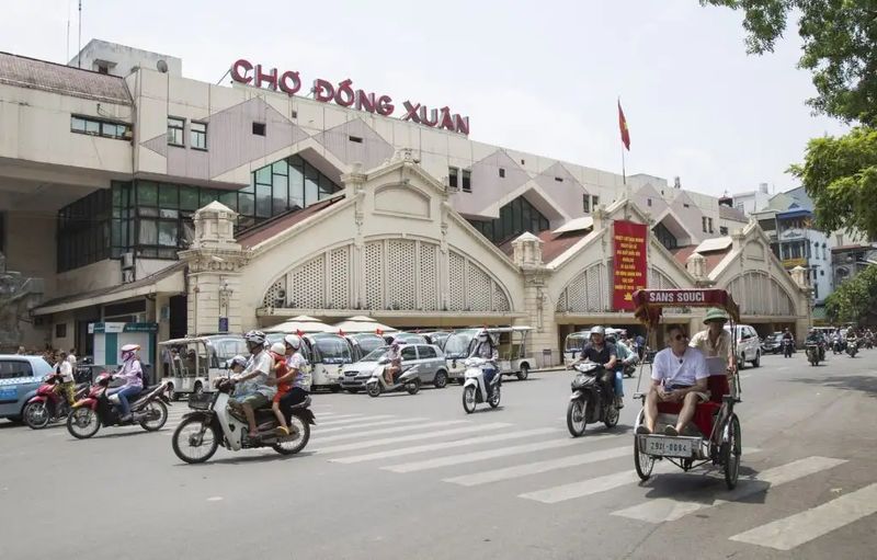 Dong Xuan Market, where you can find Vietnamese souvenirs