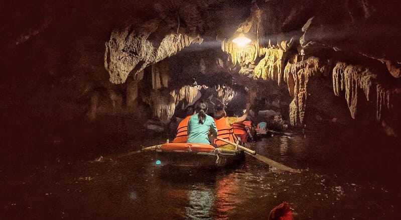 The stalactites in the Trang An Caves are completely natural and date back to the 7th century.