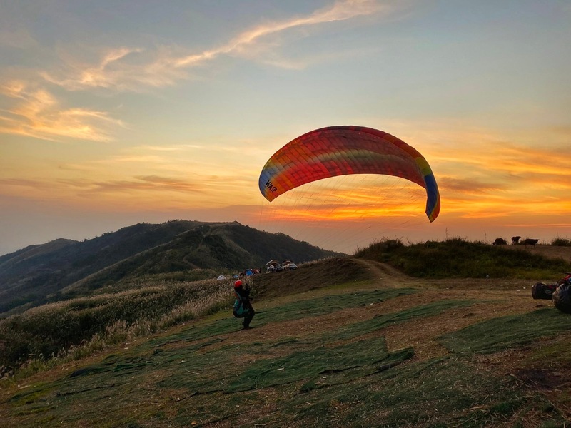 Experience paragliding and admire nature just a one-hour drive from Hanoi