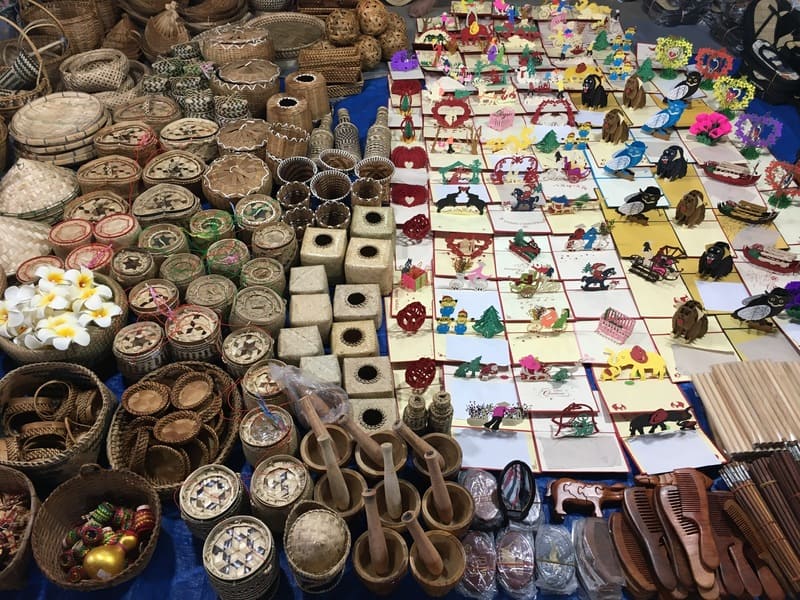 mercado nocturno de vang vieng