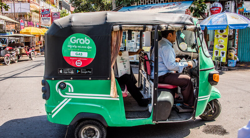 es seguro viajar a camboya tuk tuk grab