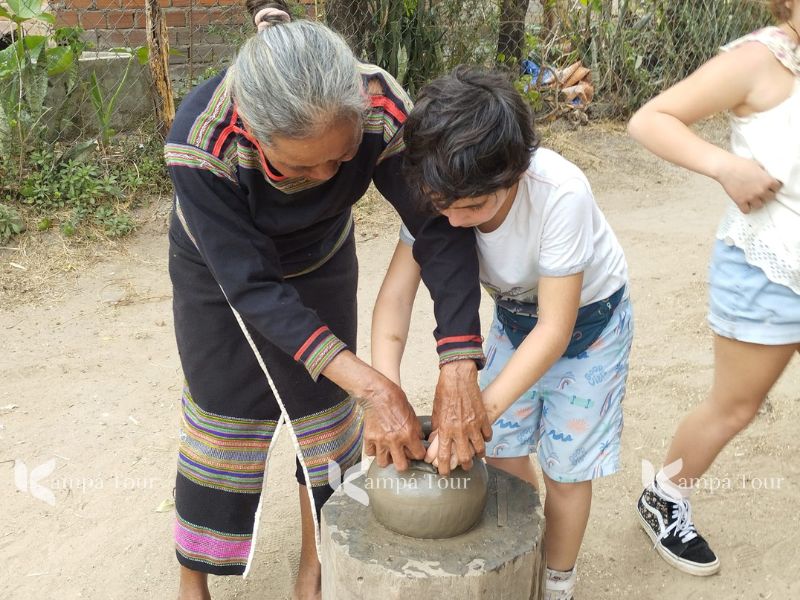 etnia vietnamita con niños