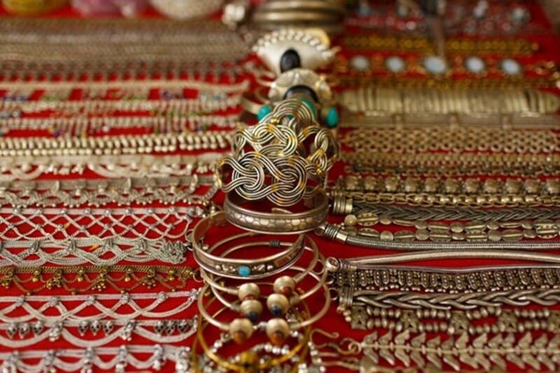 silver jewelry as a souvenir in thailand