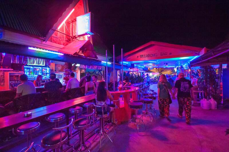 bar en koh samui por la noche