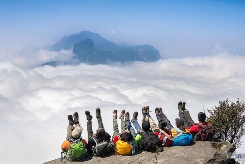 Enjoy the sea of clouds at the top of Fansipan