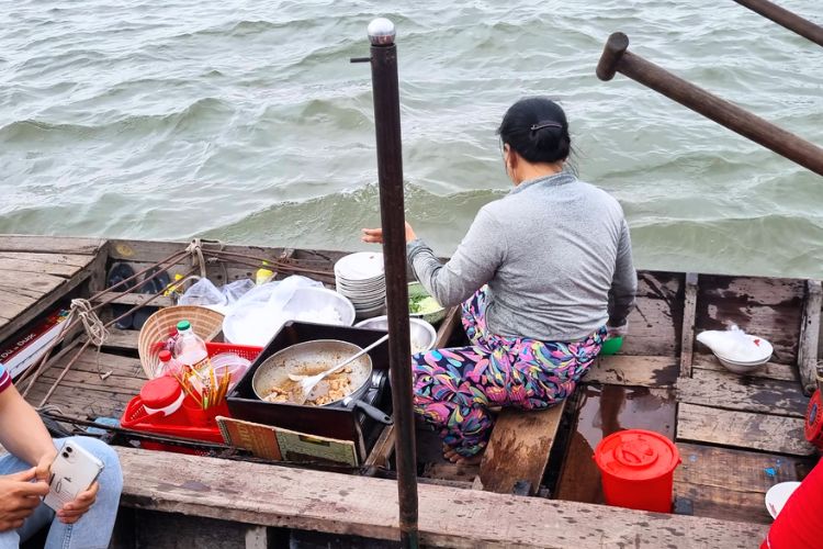 Woman selling breakfast food at Long Xuyen Floating Market