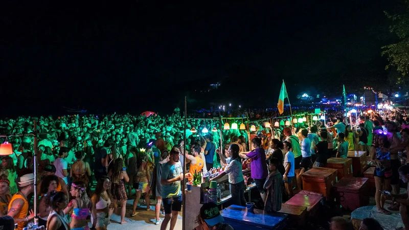 full moon party participantes