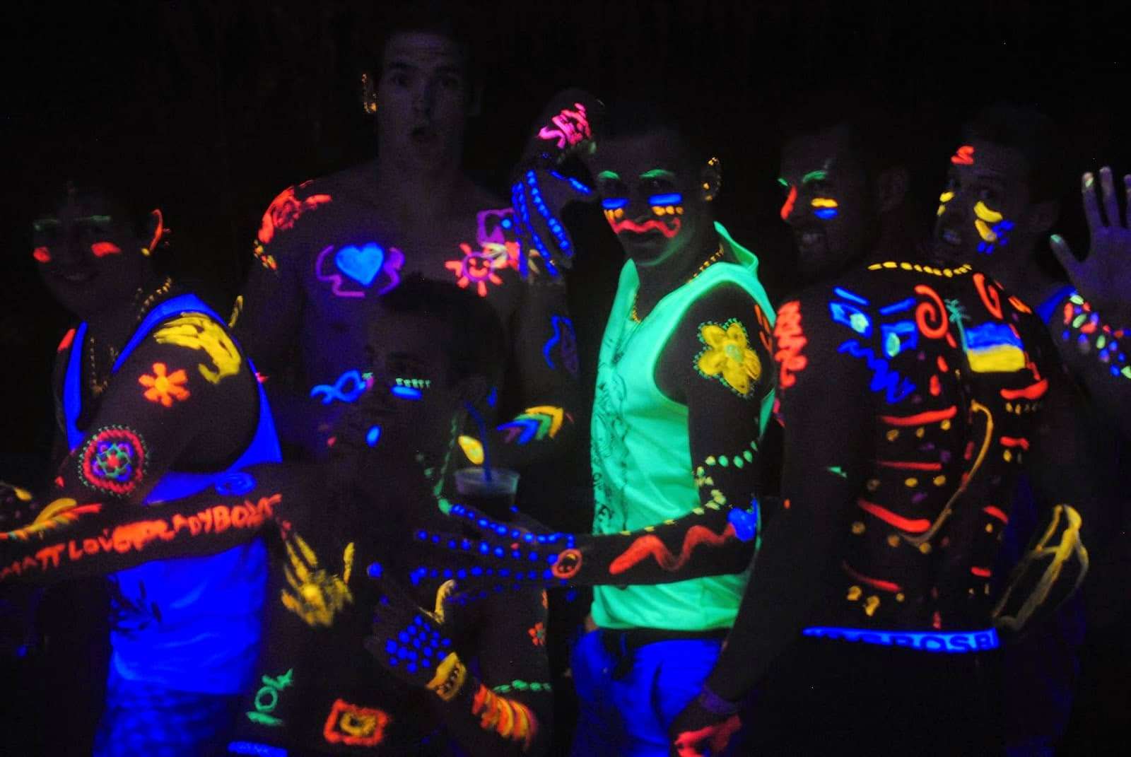 ropa en full moon party tailandia