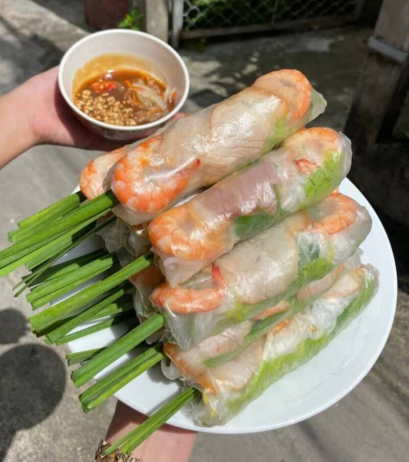 servir rollitos vietnamitas