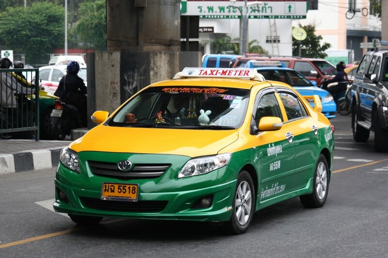 moverse por taxi privado en camboya