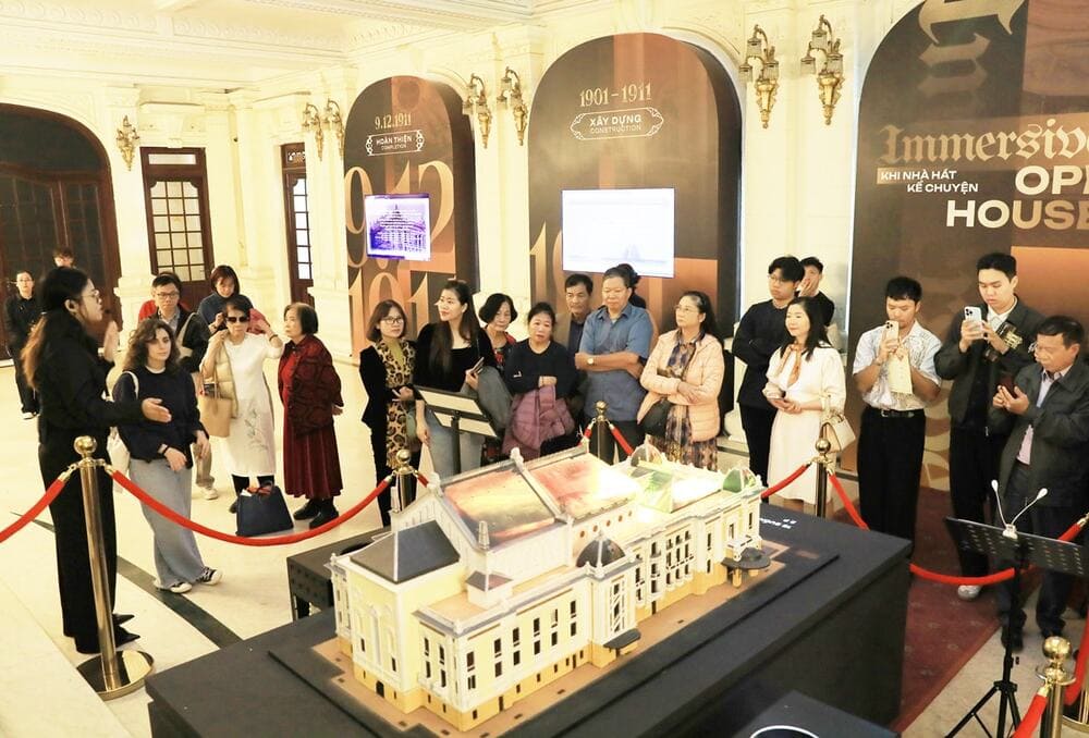 guided tour hanoi opera house