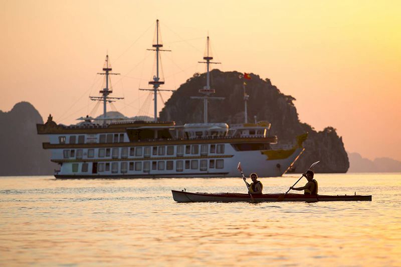 The romantic beauty of Halong Bay at sunset