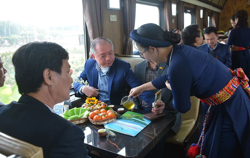 hanoi tourist train