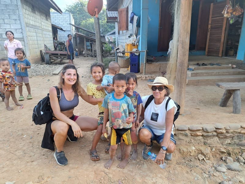 hello in laos