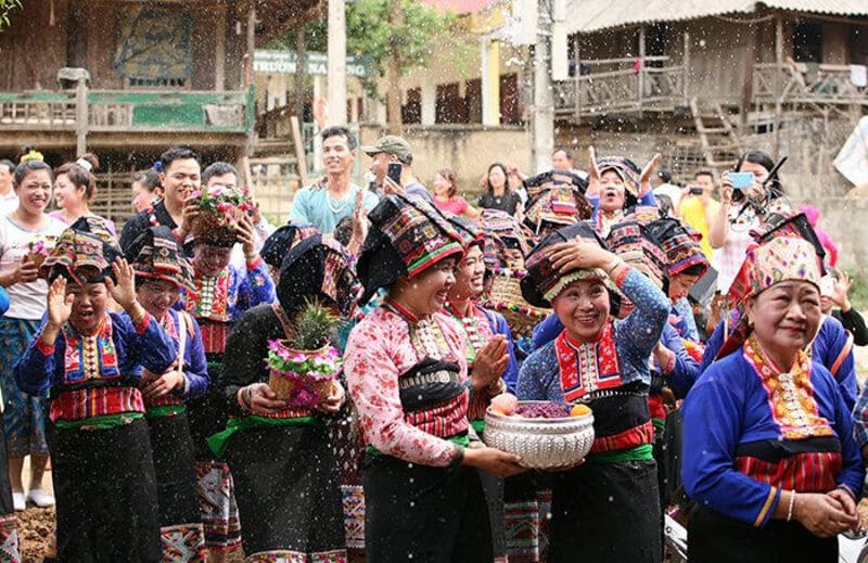 hello in laos