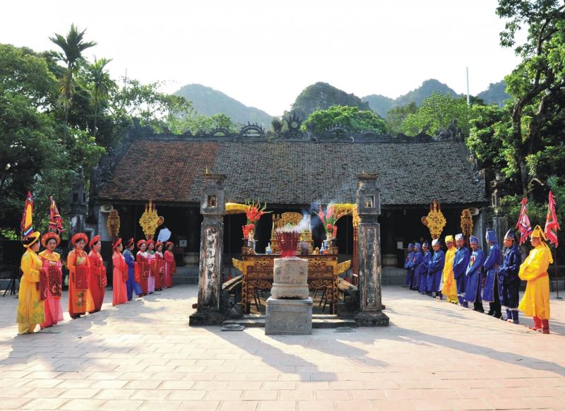 hoa lu - festival tradicional
