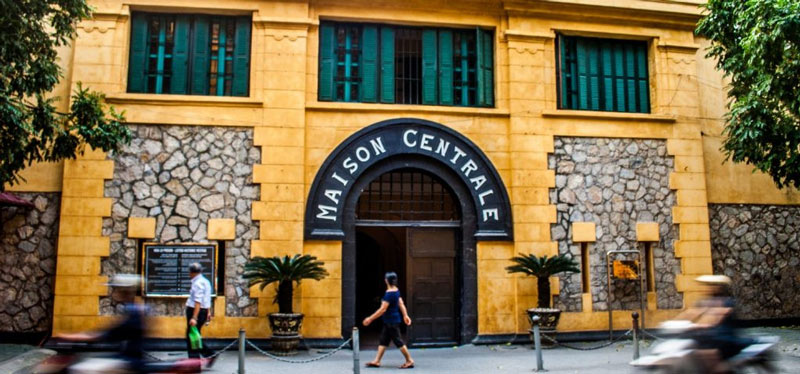 hoa lo prison hanoi