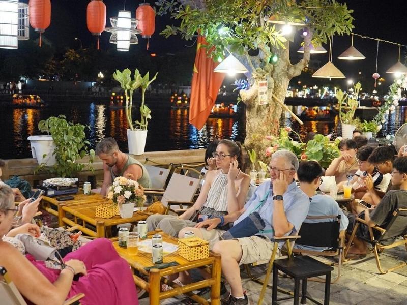 Hoa Lu old town street food