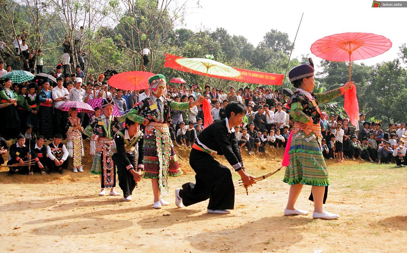 These panpipe dances often appear during festivals.