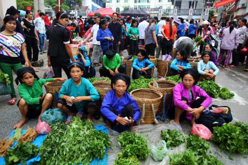 A small corner of the weekly market of Hoang Su Phi every Sunday morning