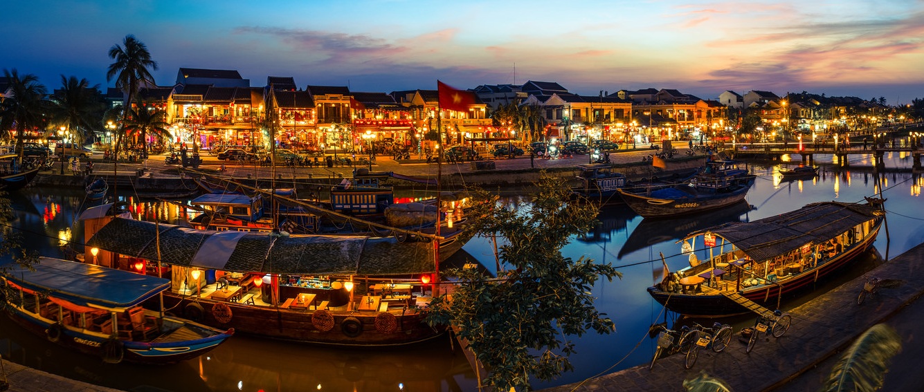 For photography enthusiasts, Hoi An at night is a true paradise