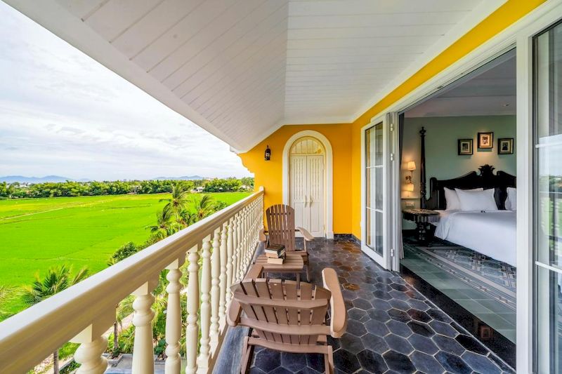 A hotel room with a view of the very quiet green countryside