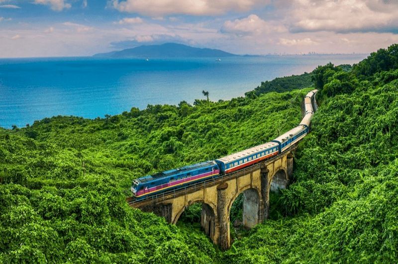 tren a hue vietnam