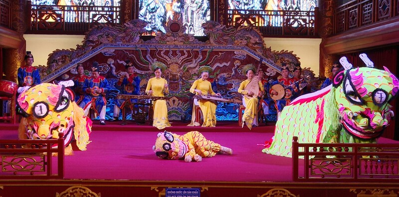 Hue royal court music