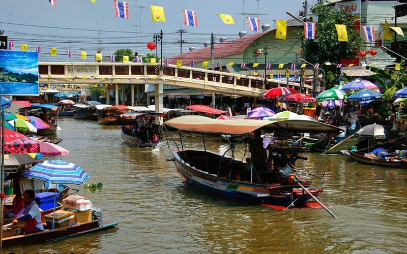 From these bridges, you can admire the bustling floating market below.