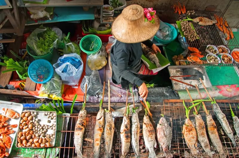 Amphawa Floating Market is famous for its fresh and fragrant seafood