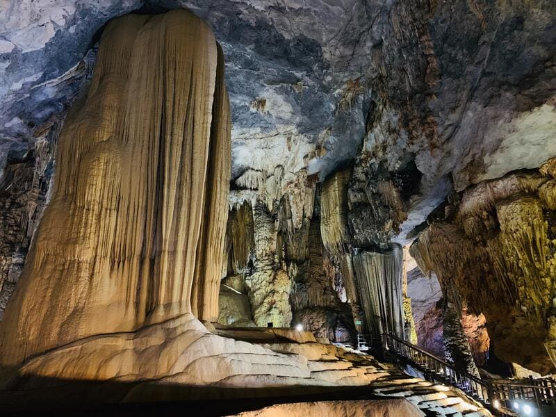 Paradise Cave or Thien Duong Cave in Phong Nha-Ke Bang National Park