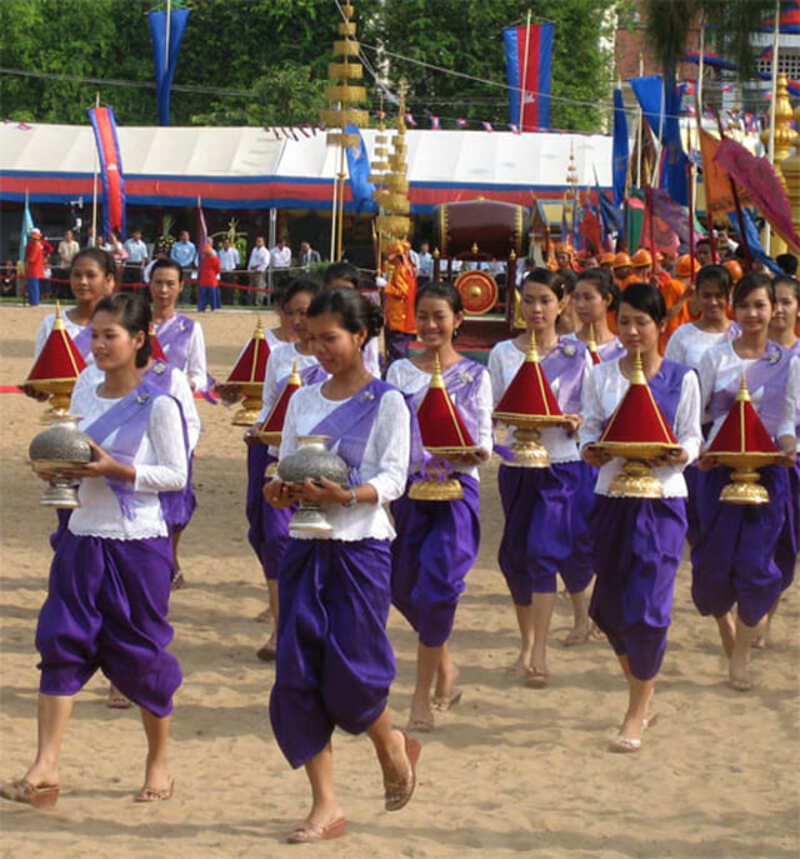 Sampot, the traditional Cambodian outfit