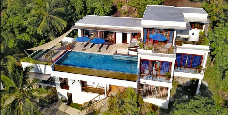 The aerial view of Villa Folie bleue in Mae Haad.