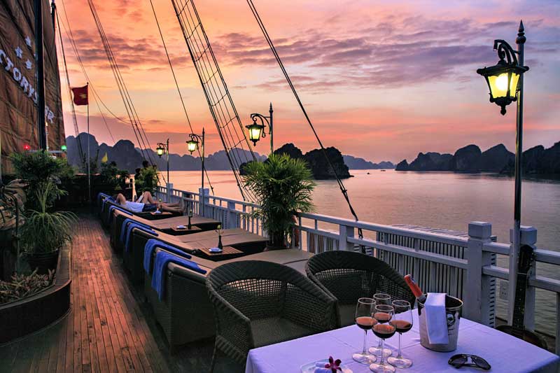 The postcard beauty of Halong Bay at sunset