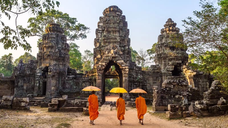 From Kampong Cham, one can reach the Tonle Sap Lake and the Angkor temples in Siem Reap