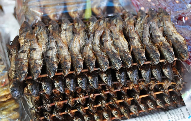 In Kampong Khleang, smoked fish is a local specialty, to be tasted if you are passing by.