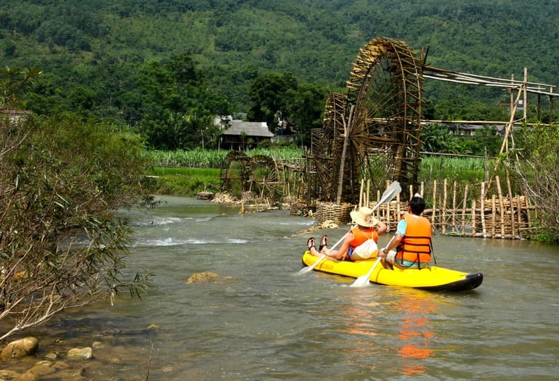 Kayaking in Pu Luong