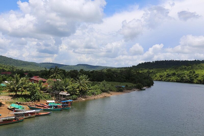 Koh Kong seduces with its unspoiled nature, between mangroves, waterfalls,...