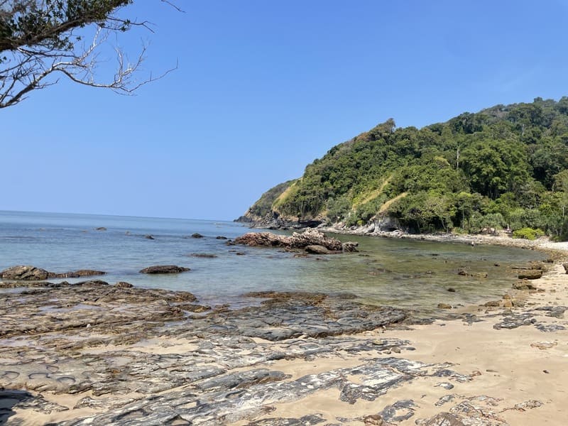 he tourist season in Koh Lanta runs from October to April