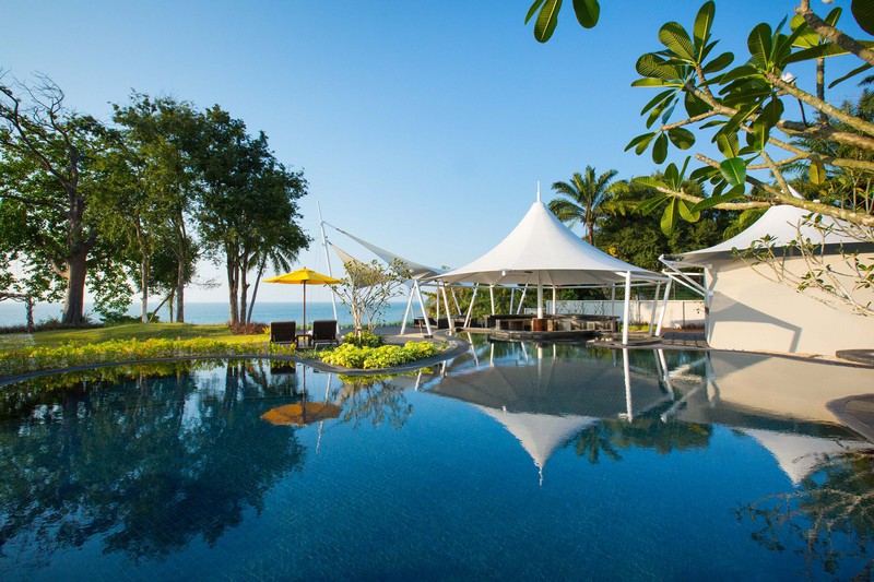 The Sellsea Krabi Resort: Heavenly view of the Beach.